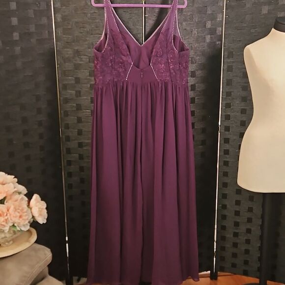 Azazie Millie Plum Lace Maxi gown Size A22 (US 3XL) - Picture 9 of 15